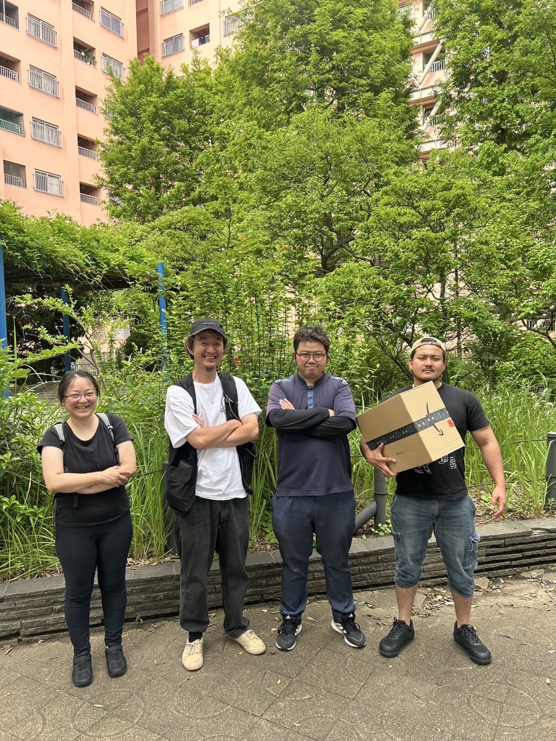 RYSの清潔な配送車両とスタッフ